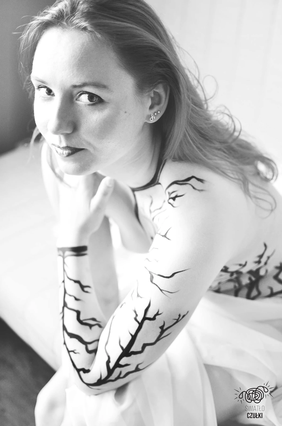 Body-painting design with a tree motif inspired by nature.